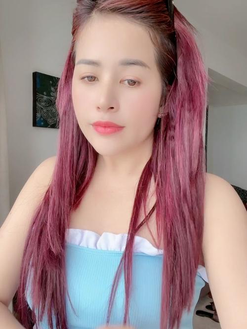 Cô xinh tươi xuất hiện cùng chồng là rapper Kanye.